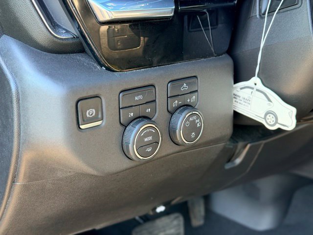 Used 2022 Chevrolet Silverado 1500 LT AWD/4WD image 9