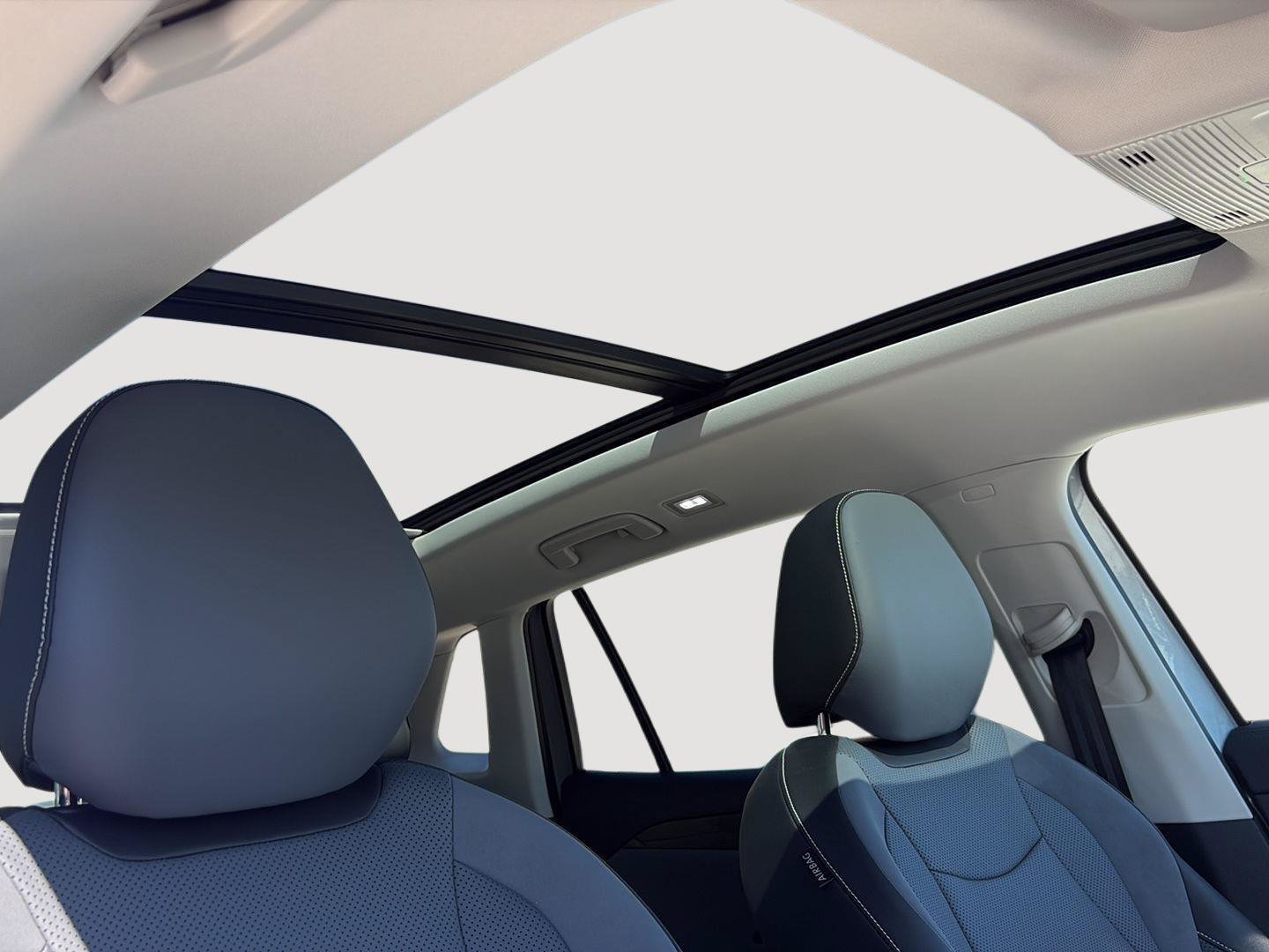 Certified 2025 Volkswagen Tiguan SE w/ Panoramic Sunroof Package AWD/4WD image 15