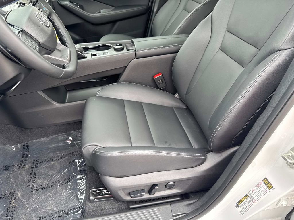 New 2025 Nissan Rogue SL AWD/4WD image 12
