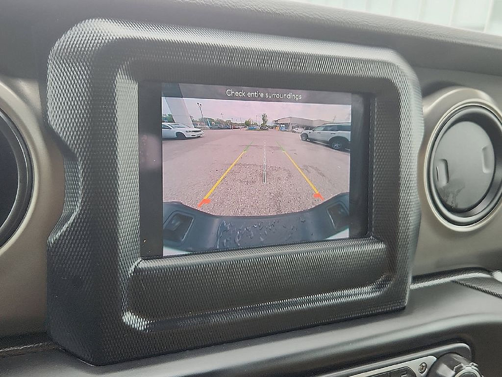 Used 2022 Jeep Gladiator Sport AWD/4WD image 12