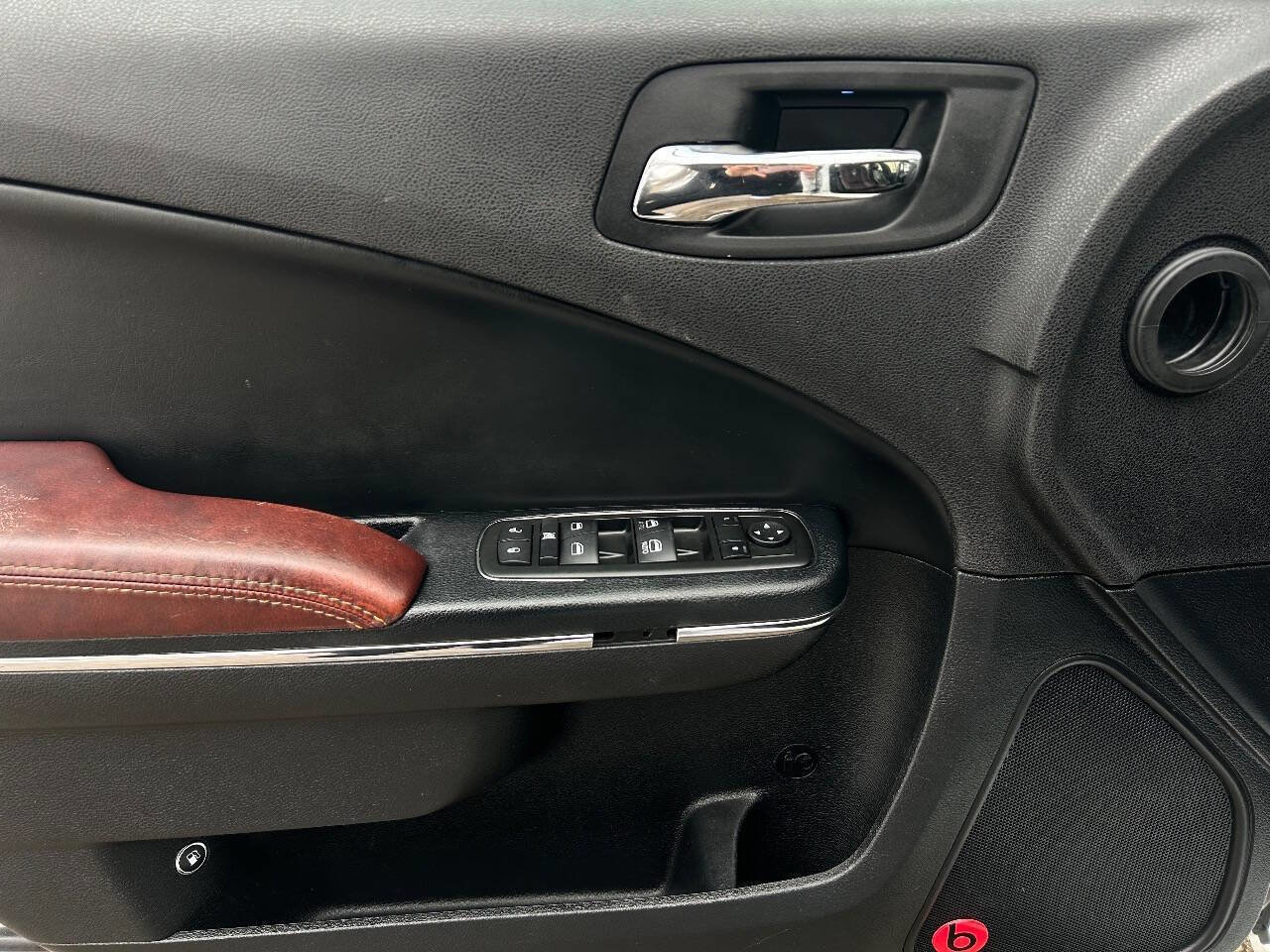 Used 2014 Dodge Charger SXT image 5