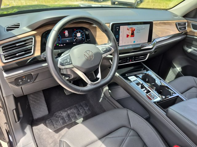 Used 2025 Volkswagen Atlas SE FWD image 15