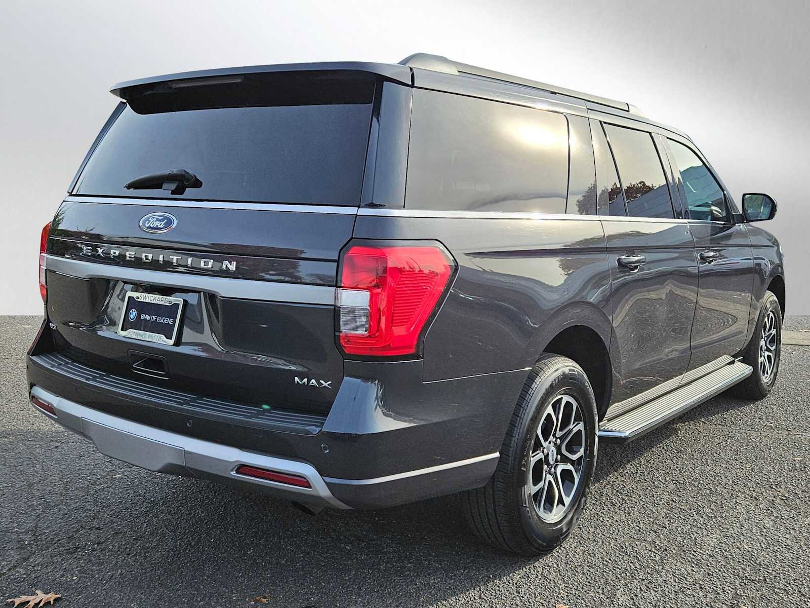 Used 2023 Ford Expedition Max XLT image 3