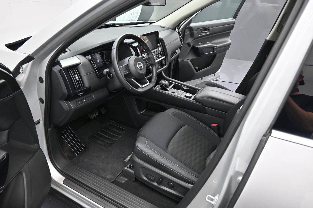 Used 2024 Nissan Pathfinder SV AWD/4WD image 11