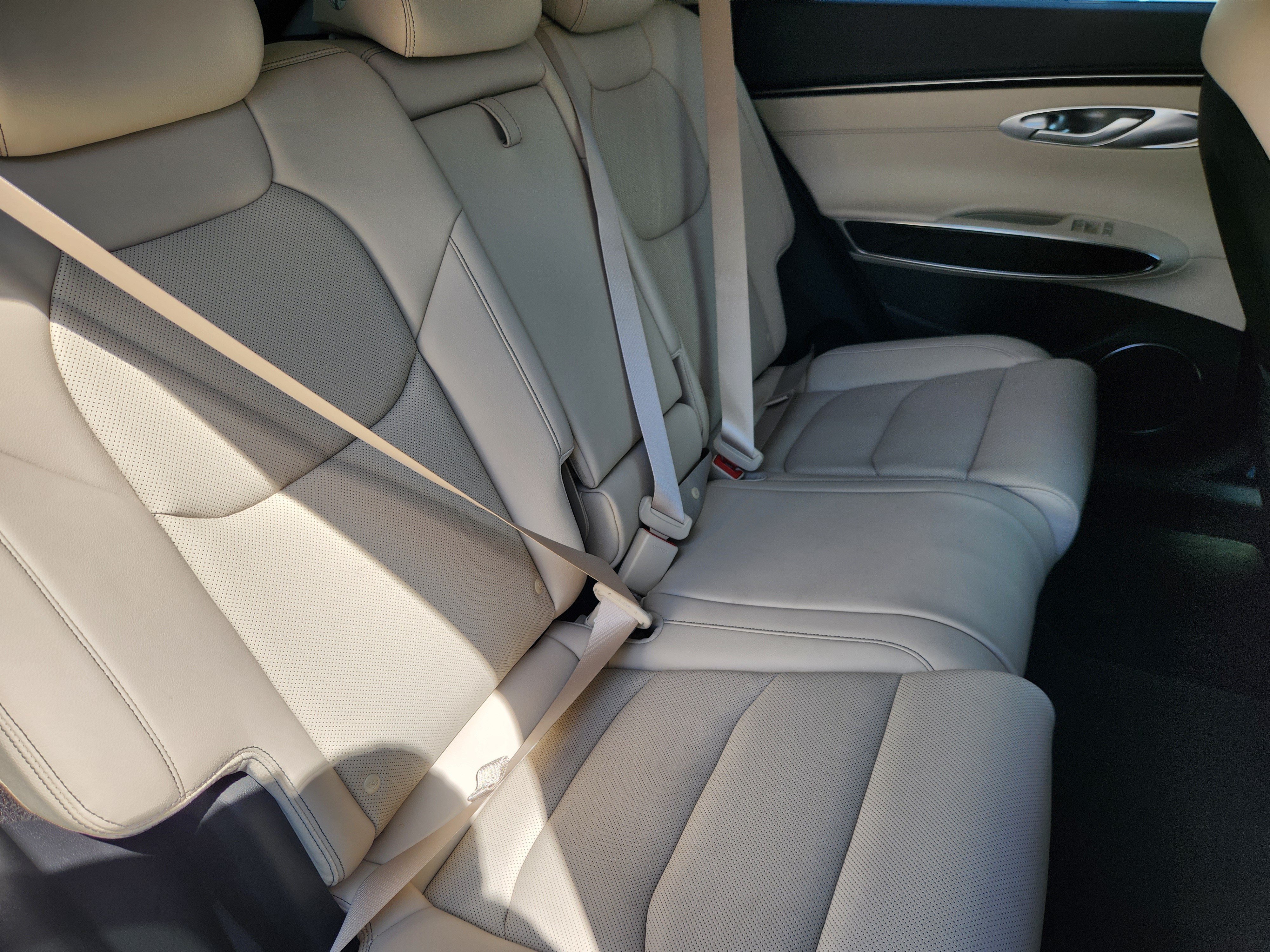 Used 2022 Genesis GV70 2.5T AWD/4WD image 16