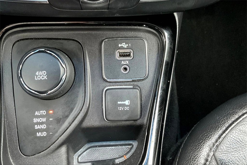 Used 2019 Jeep Compass Limited image 32