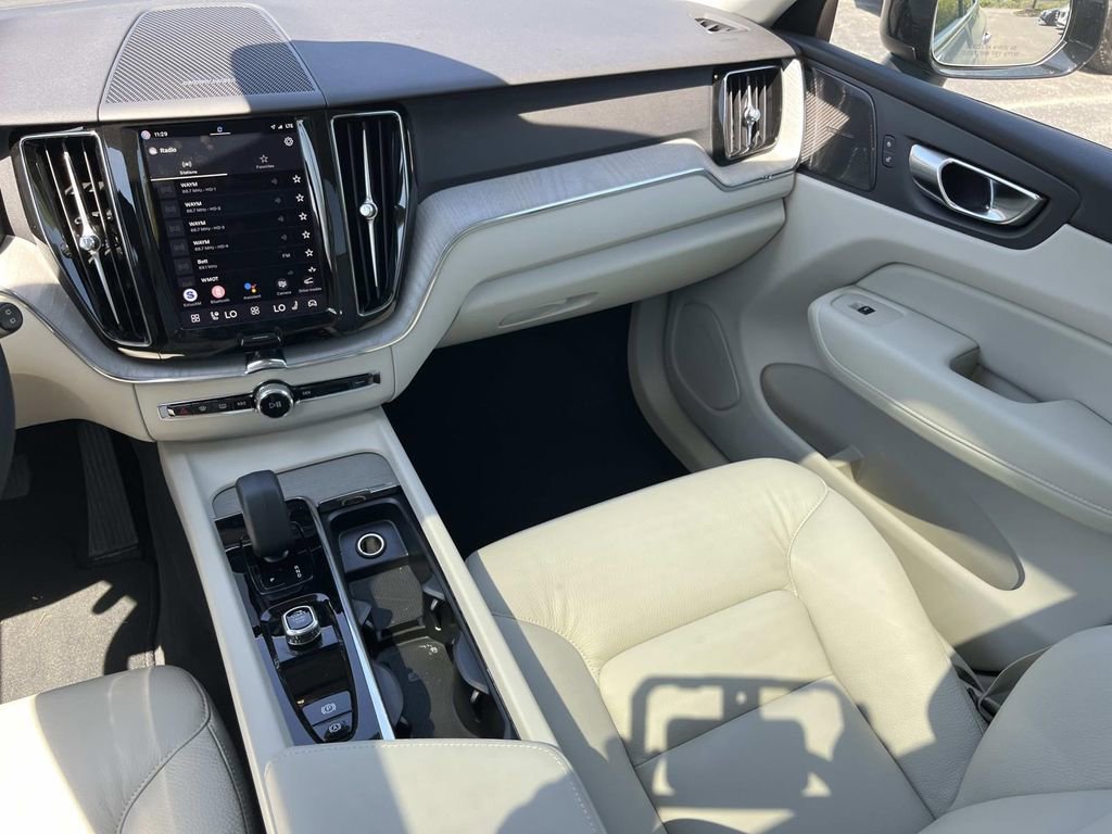 Certified 2025 Volvo XC60 T8 Plus w/ Protection Package Premier image 15
