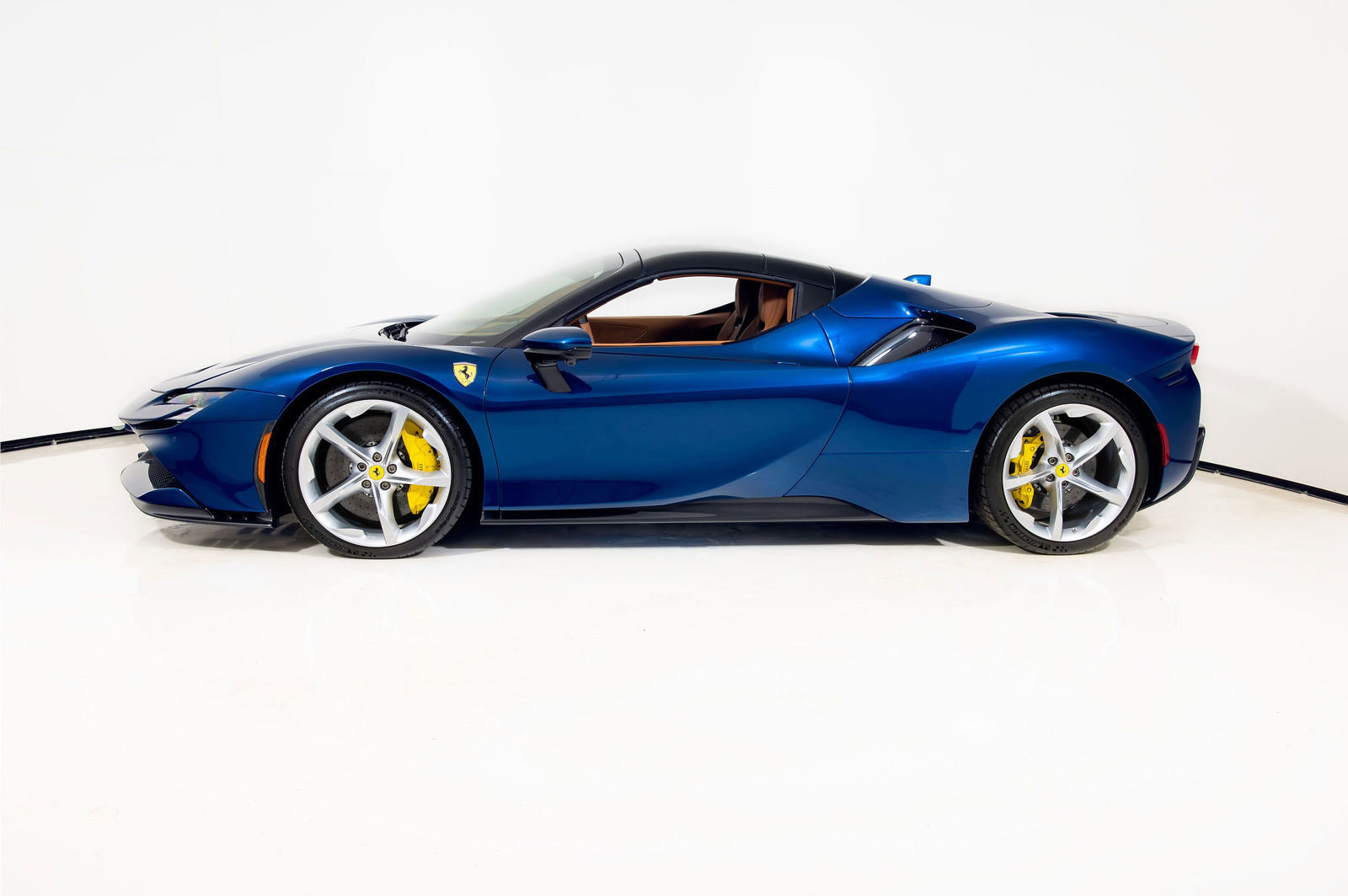 Certified 2022 Ferrari SF90 Spider image 31