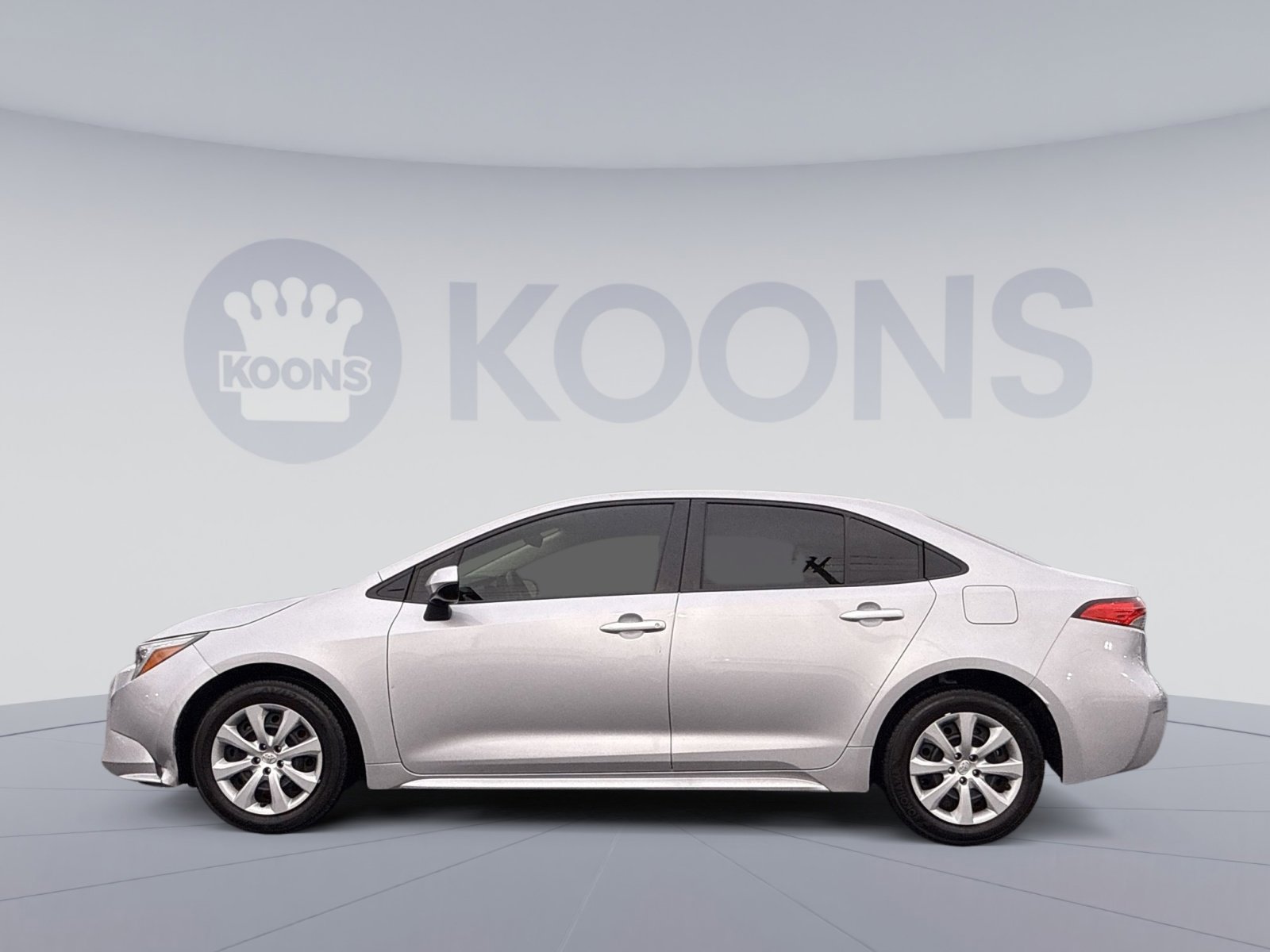 Used 2025 Toyota Corolla LE w/ Convenience Package image 2