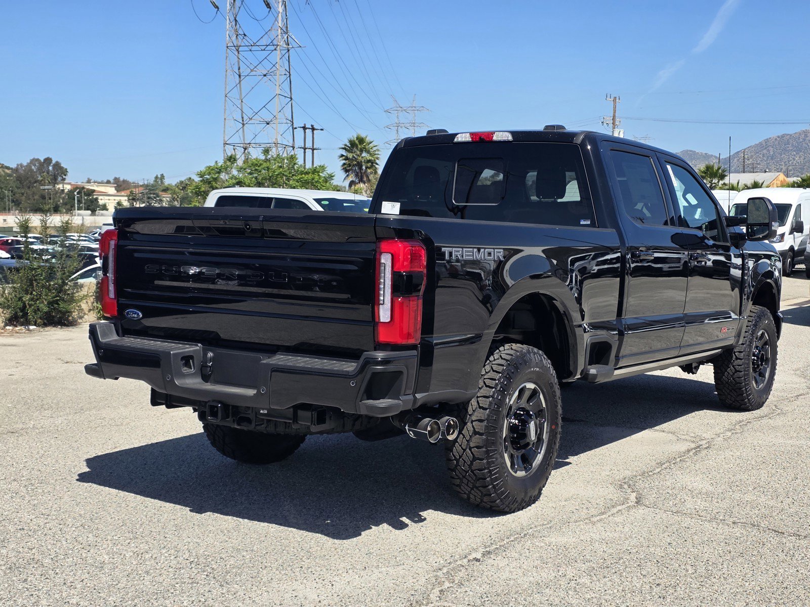 New 2026 Ford F250 Platinum w/ Tremor Off-Road Package AWD/4WD image 4