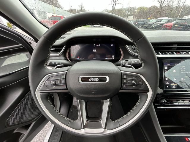 Used 2023 Jeep Grand Cherokee Laredo AWD/4WD image 18