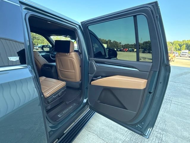 Used 2025 Cadillac Escalade ESV Premium Luxury w/ Touring Package AWD/4WD image 17