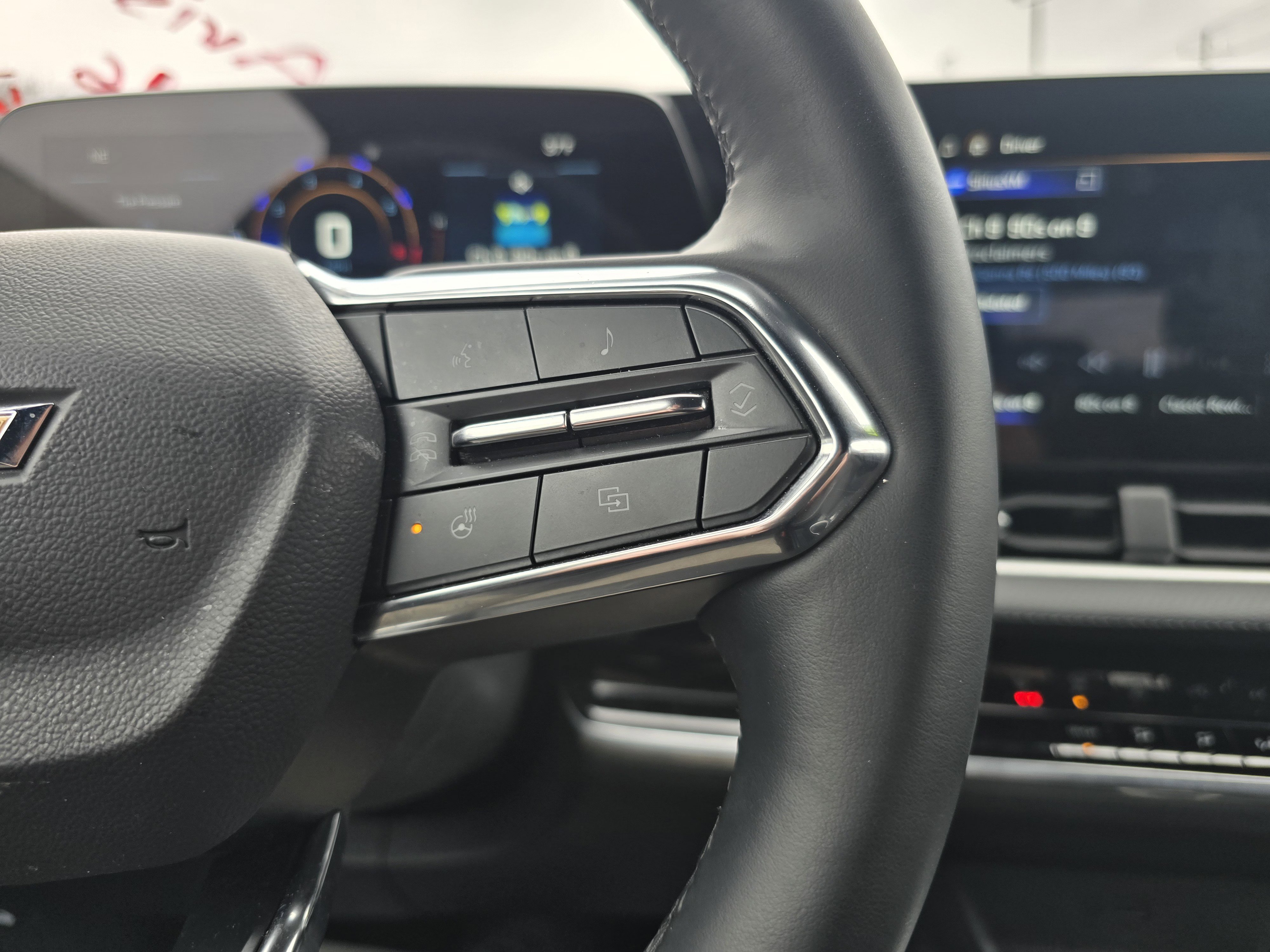 Used 2025 Chevrolet Equinox LT image 22