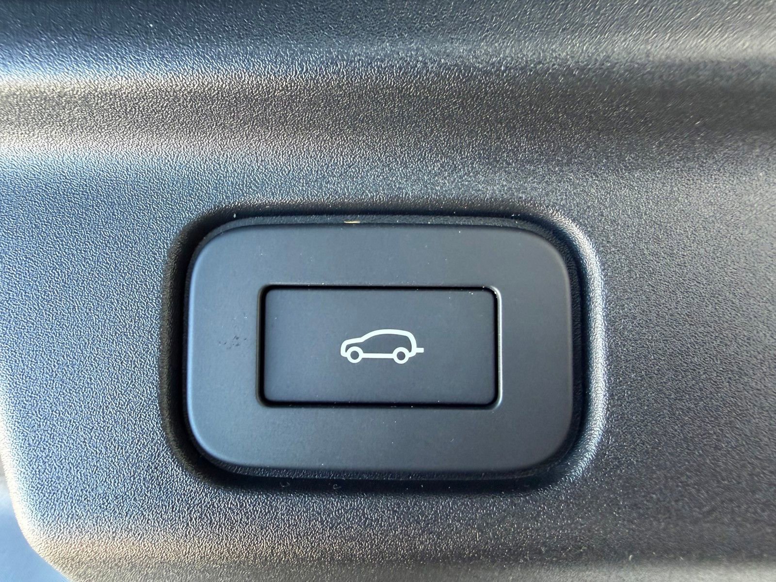 New 2026 Land Rover Range Rover Long Wheelbase SE image 38