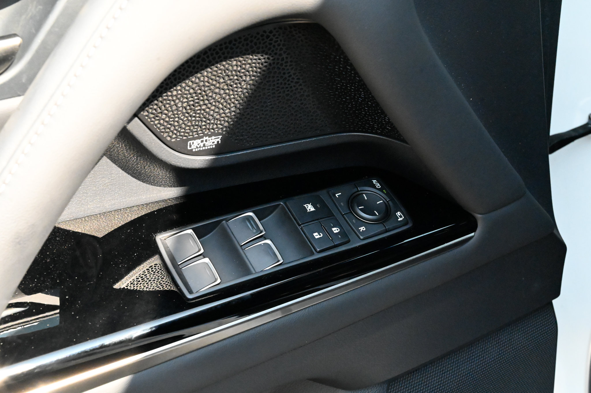 Used 2025 Lexus LX 600 4WD w/ Accessory Package (2T) image 23