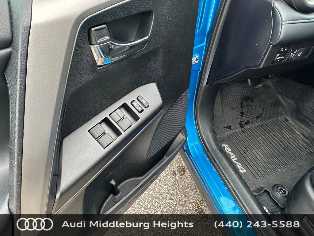 Used 2018 Toyota RAV4 XLE AWD/4WD image 15
