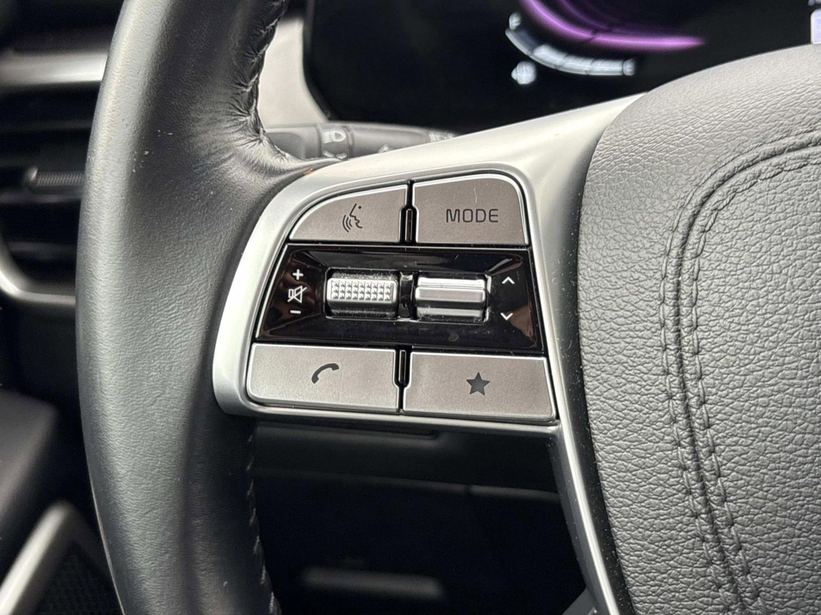 Used 2023 Kia Telluride LX image 28