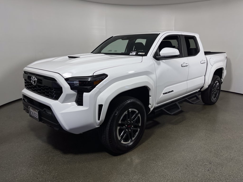 Certified 2025 Toyota Tacoma TRD Sport AWD/4WD image 7