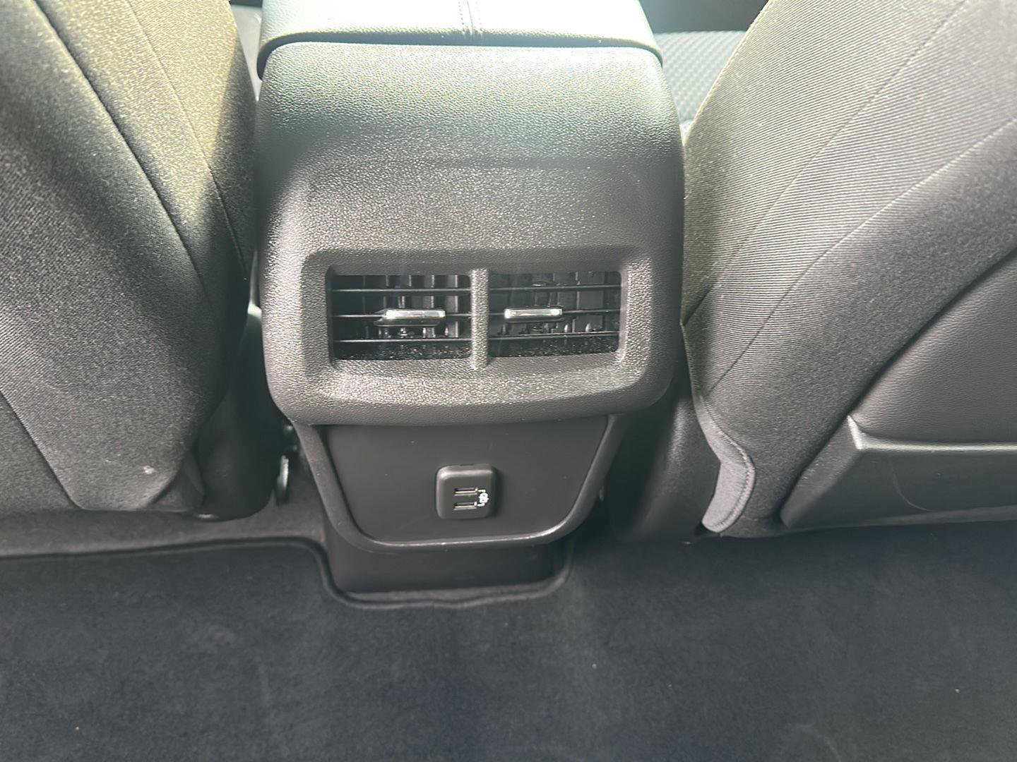 Used 2024 GMC Terrain SLE w/ Driver Convenience Package image 19