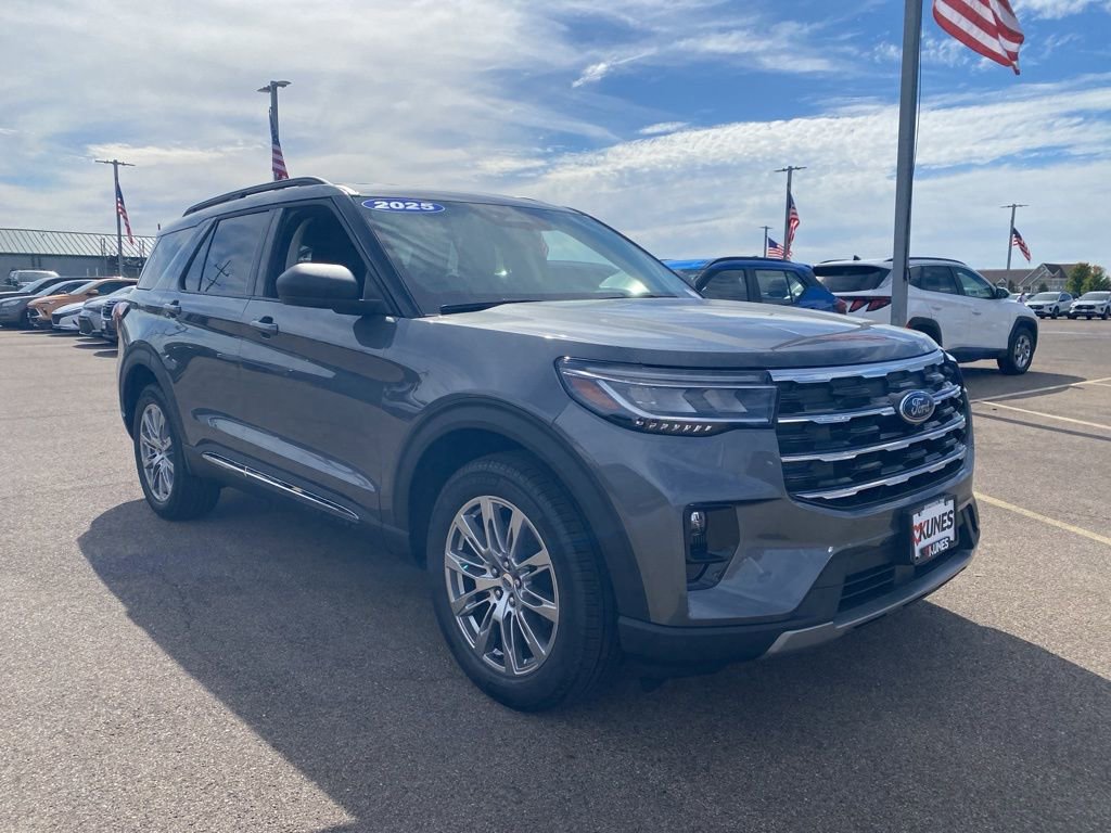 New 2025 Ford Explorer Active image 2