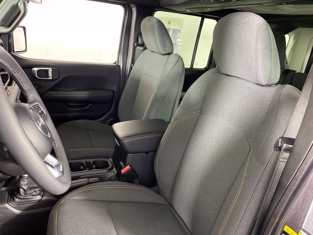 Used 2026 Jeep Wrangler Unlimited Sahara AWD/4WD image 17