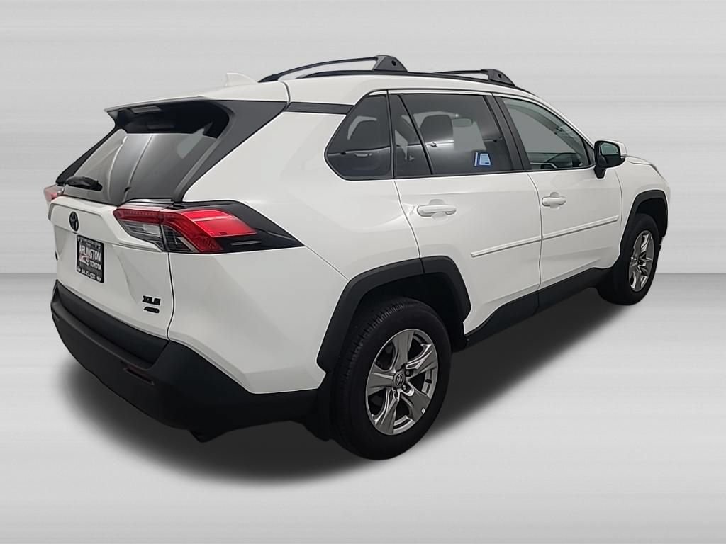 Used 2023 Toyota RAV4 XLE AWD/4WD image 5