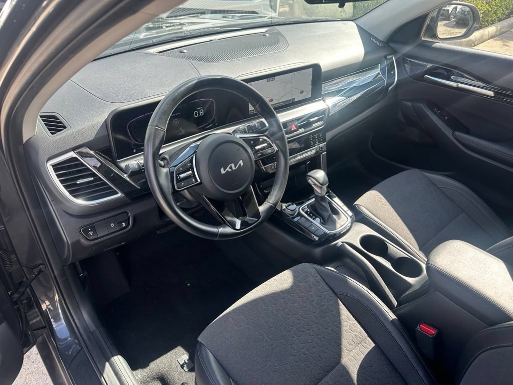 Used 2025 Kia Seltos S FWD image 12