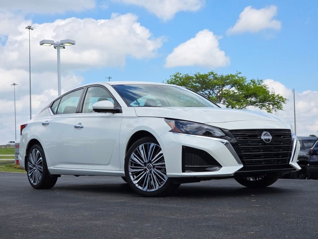 Certified 2025 Nissan Altima 2.5 SL AWD/4WD image 1