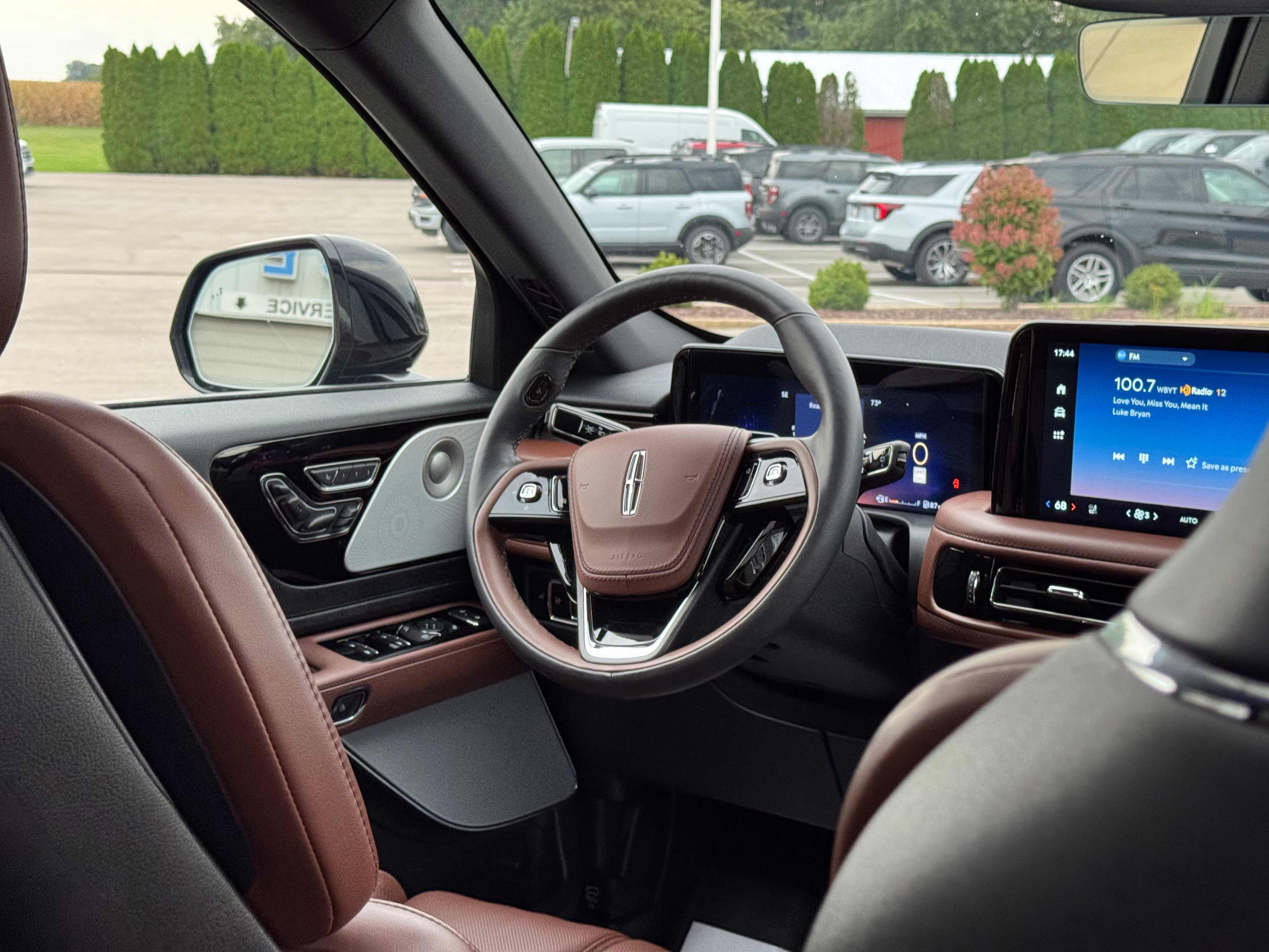 Used 2026 Lincoln Aviator Reserve AWD/4WD image 17