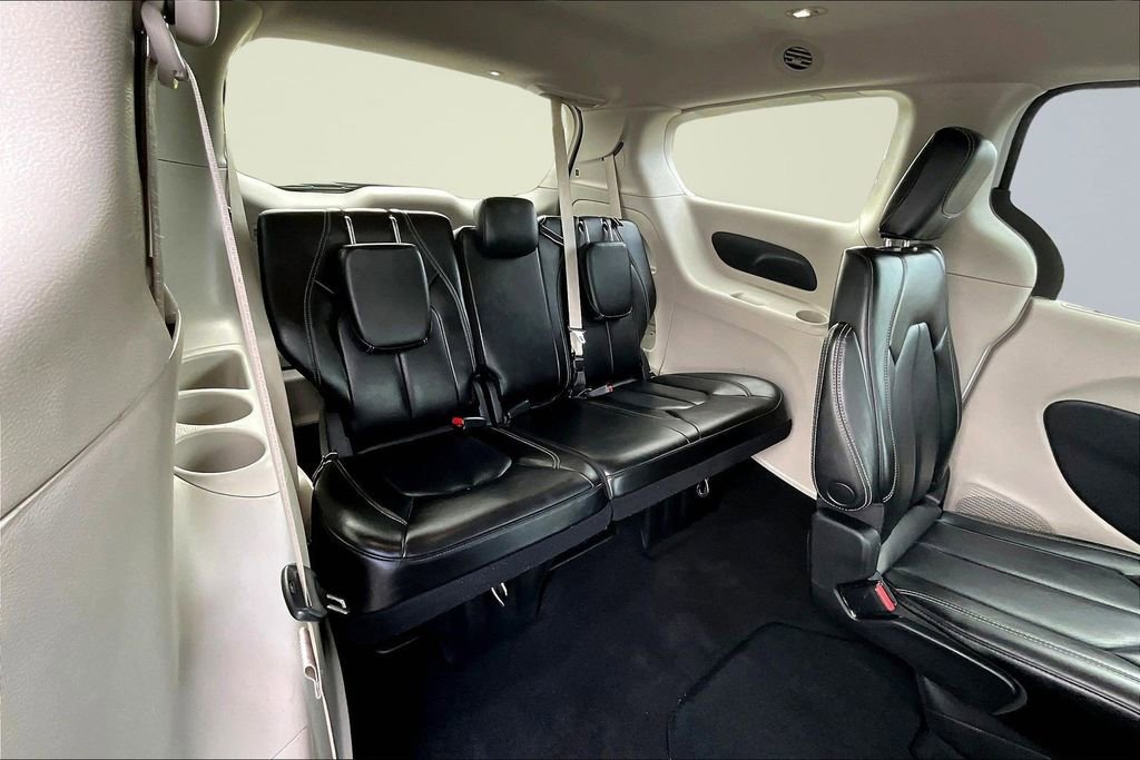 Used 2023 Chrysler Pacifica Touring-L image 25