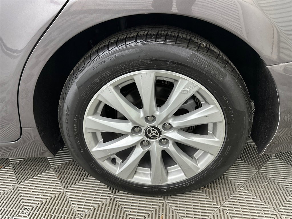 Used 2020 Toyota Camry LE image 19