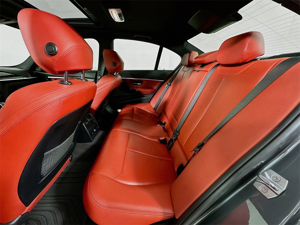 Used 2018 BMW 340i xDrive Sedan w/ Premium Package image 4