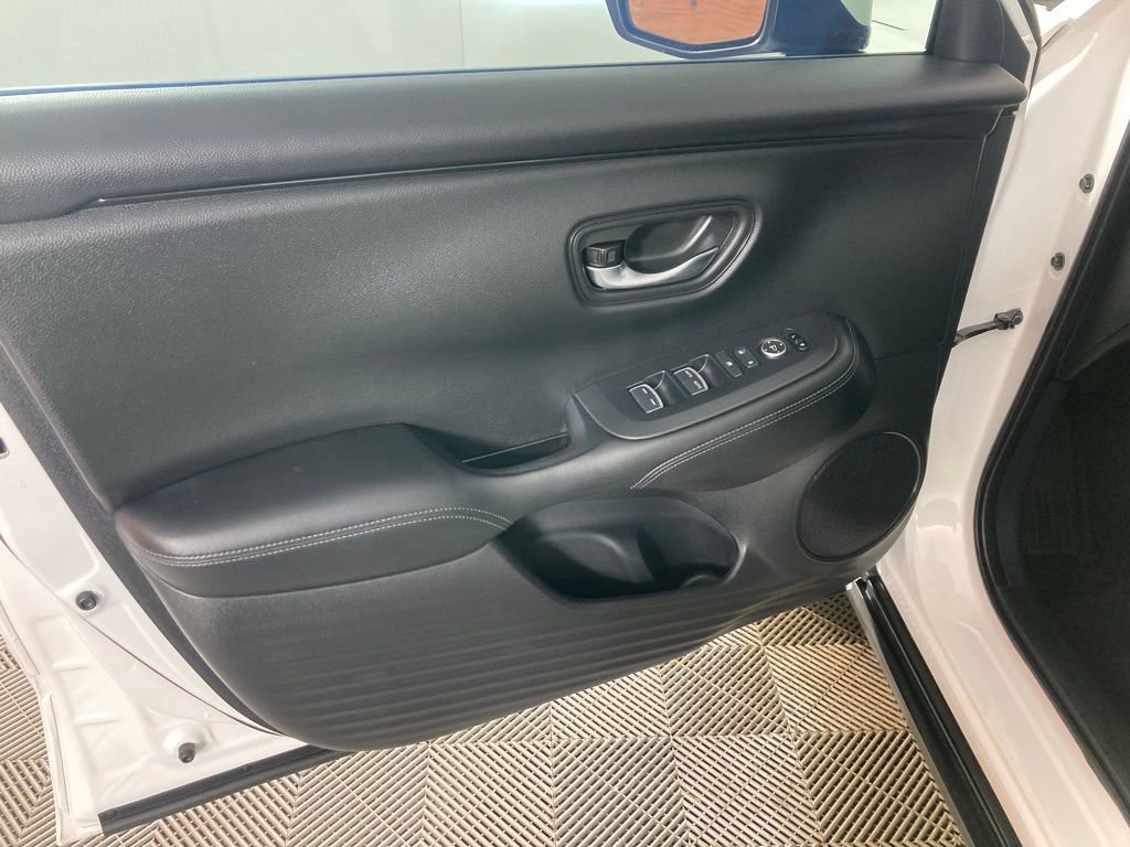 Used 2025 Honda HR-V EX-L image 11