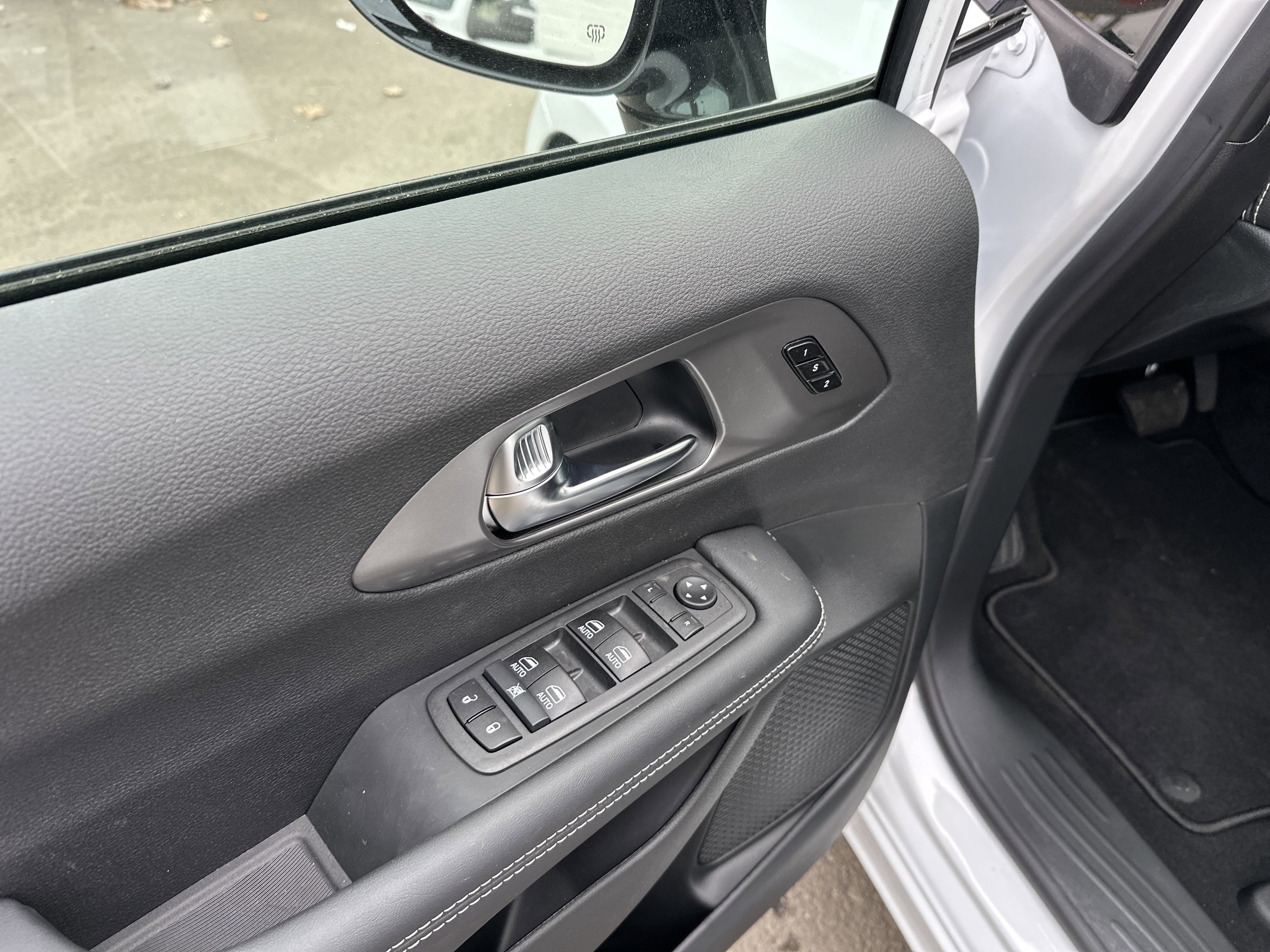 New 2026 Chrysler Pacifica Select w/ S Appearance Package image 14