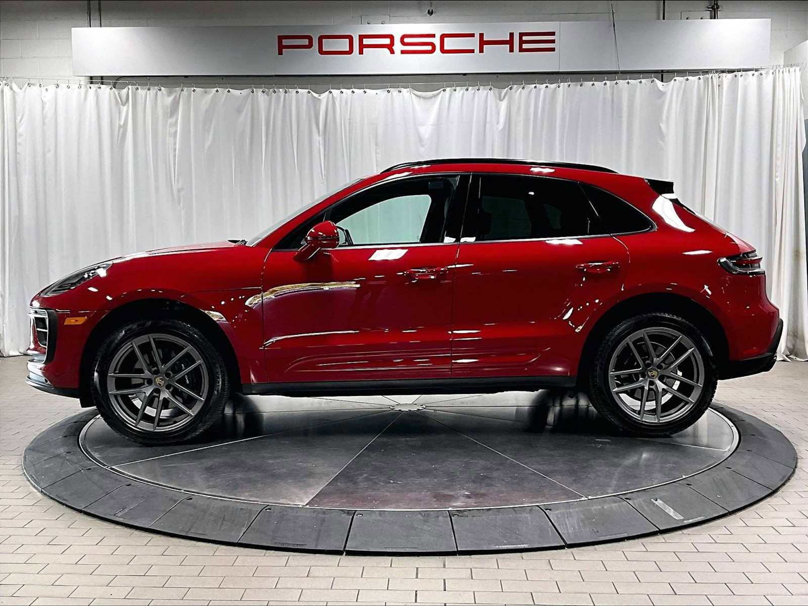 Used 2025 Porsche Macan image 2