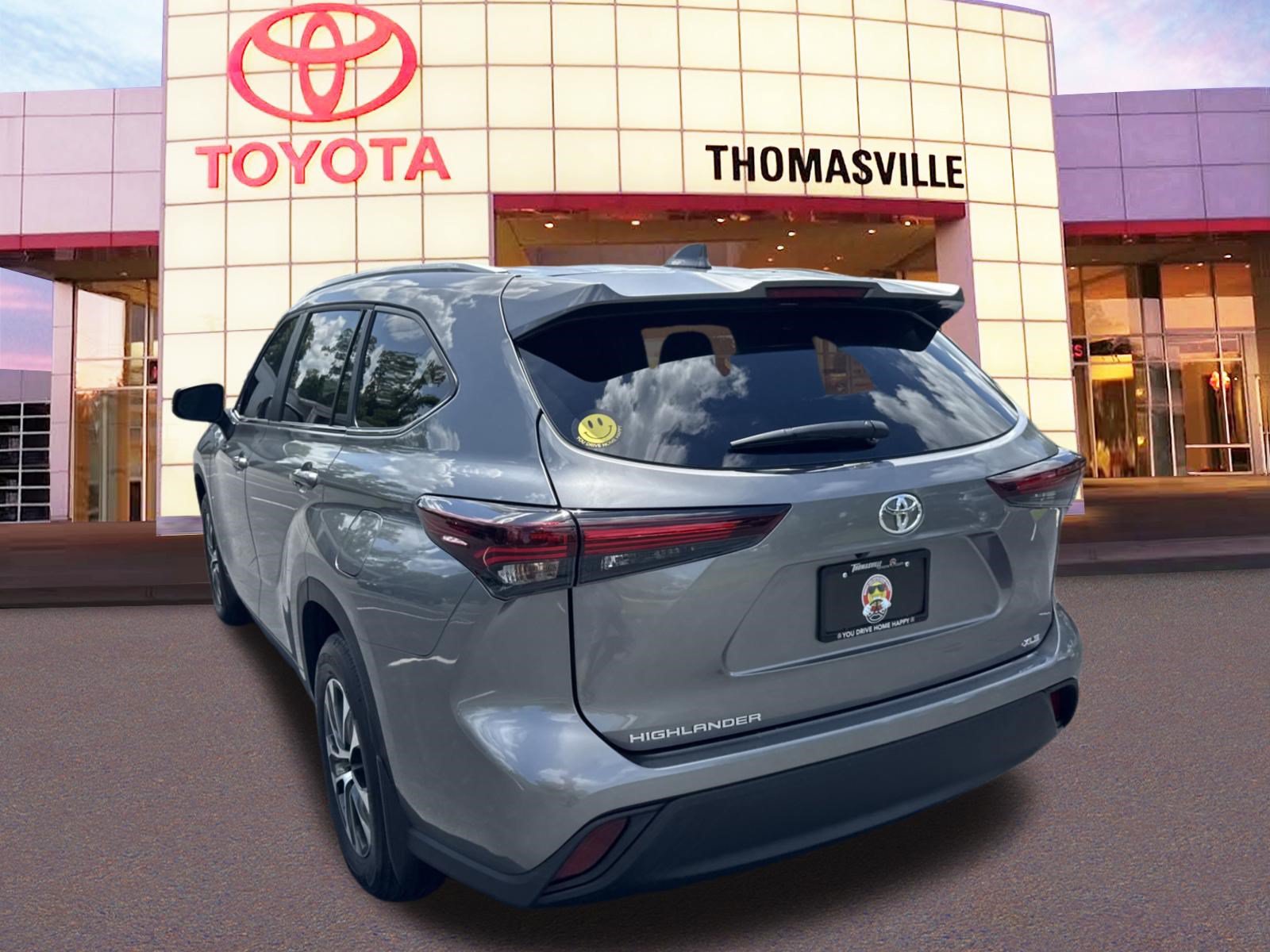 New 2025 Toyota Highlander XLE FWD image 7