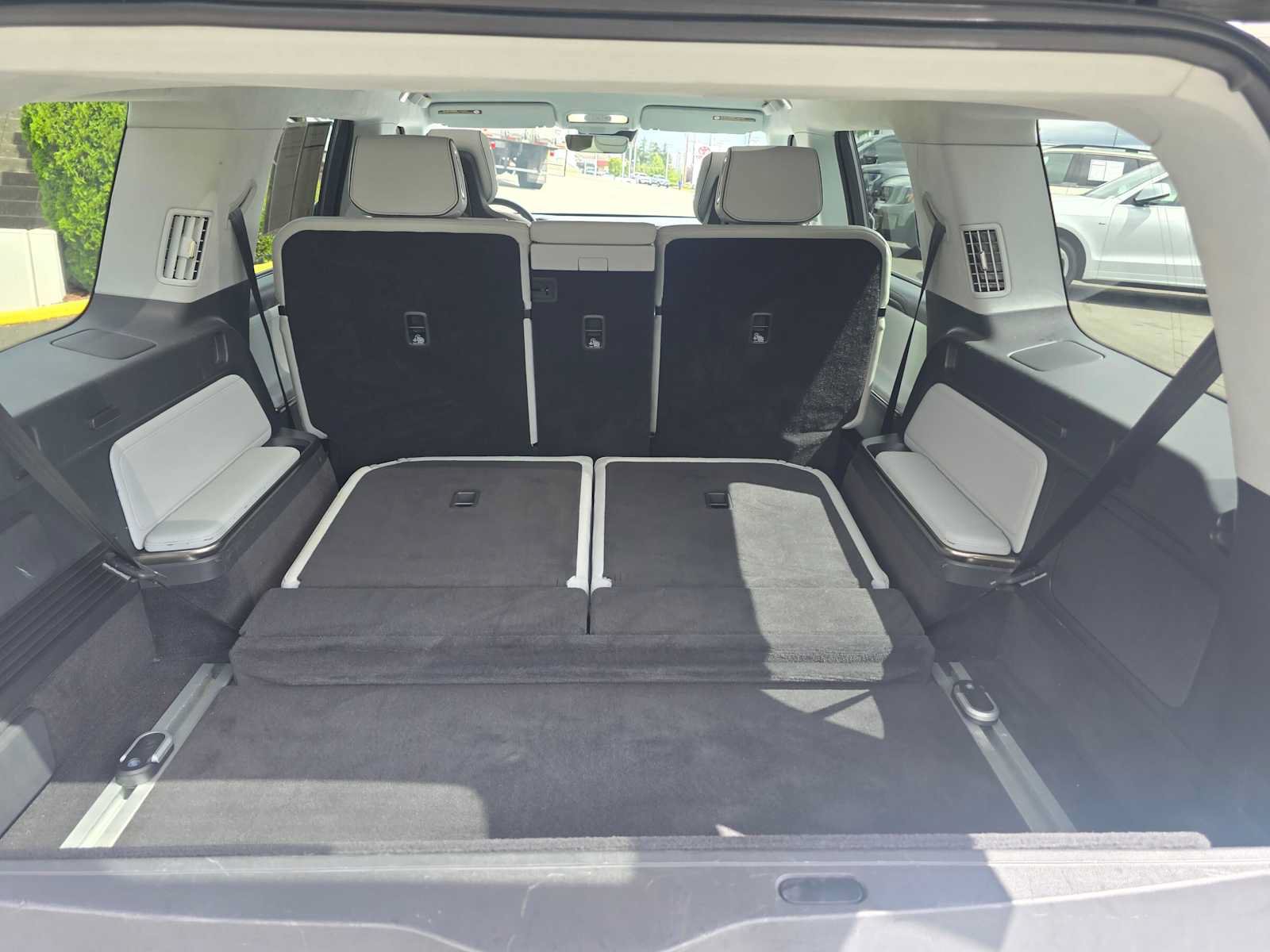Used 2024 Rivian R1S Adventure AWD/4WD image 14