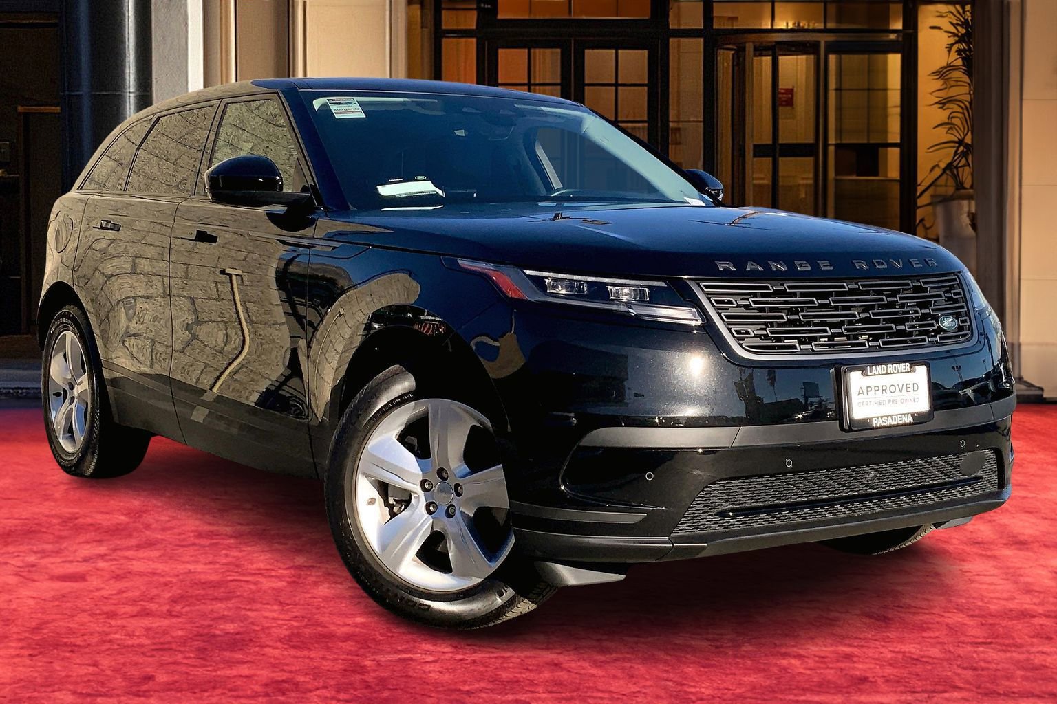 Used 2025 Land Rover Range Rover Velar S image 2