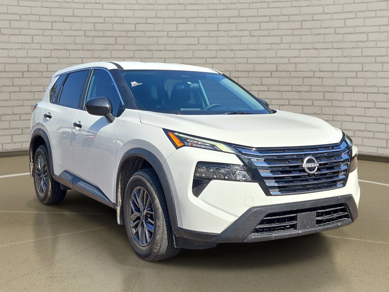 Used 2025 Nissan Rogue S FWD image 3