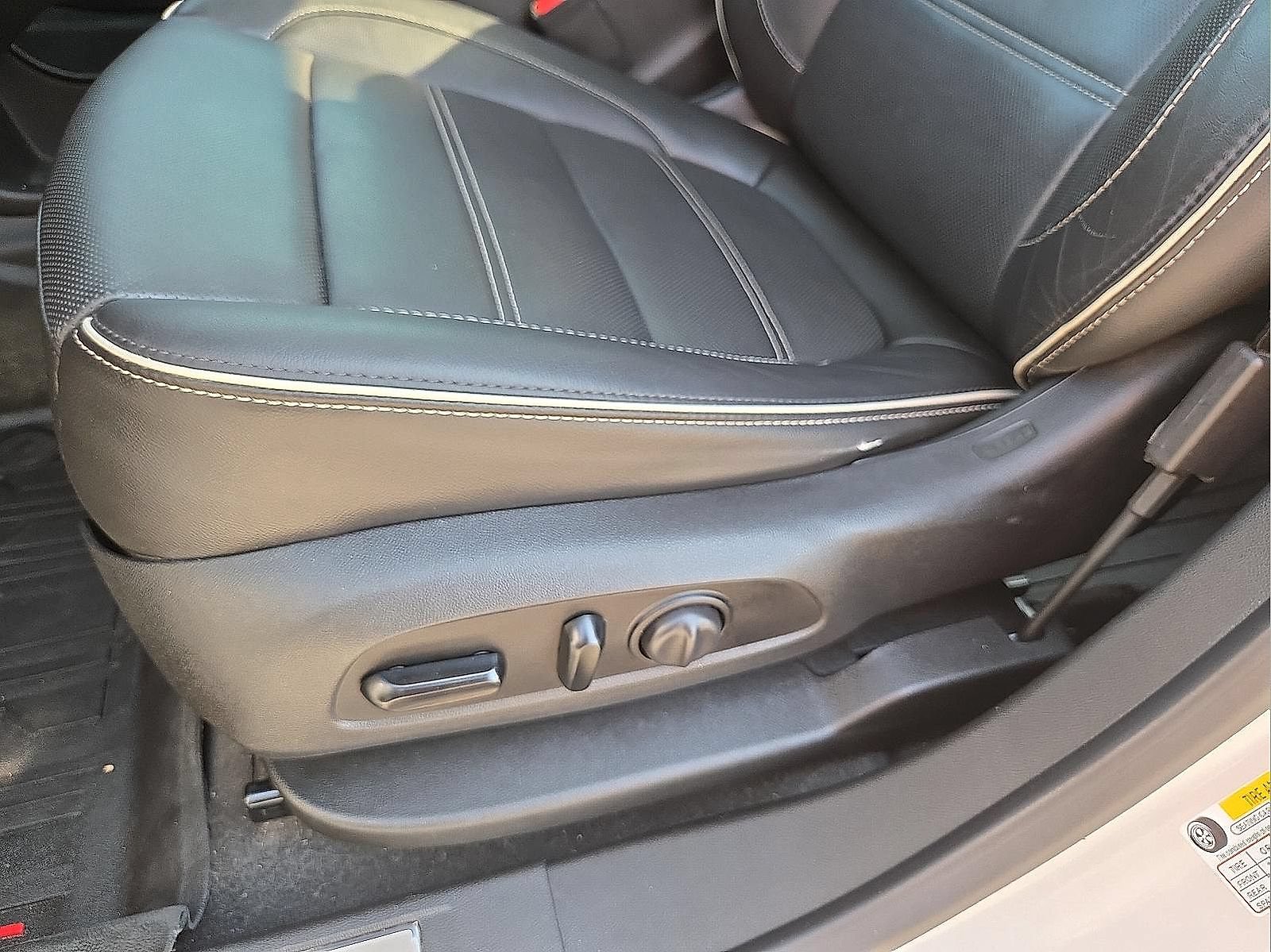 Used 2020 GMC Acadia Denali w/ Technology Package FWD image 21