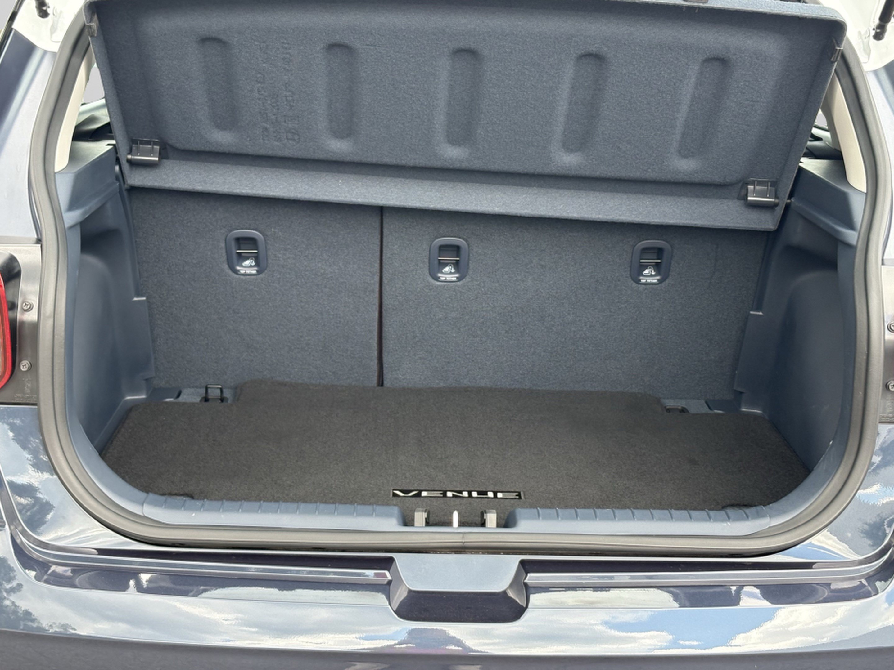 Certified 2025 Hyundai Venue Limited FWD image 26