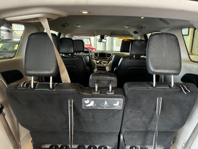 Used 2020 Chrysler Pacifica Touring-L image 13
