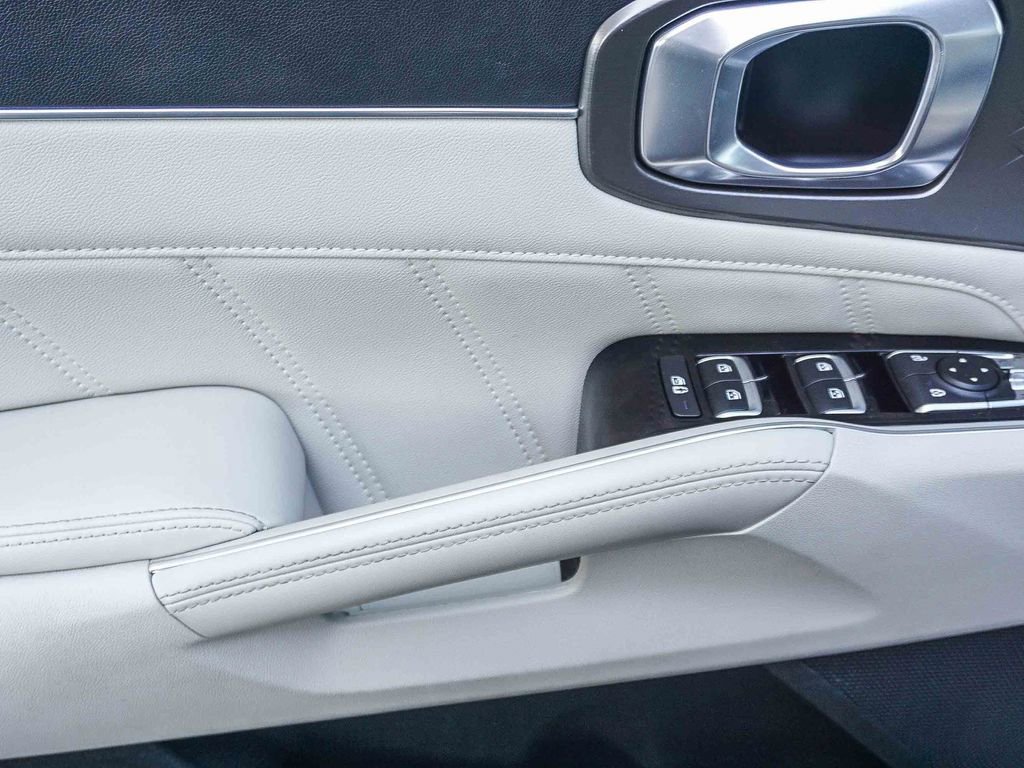 Used 2021 Kia Sorento SX image 18