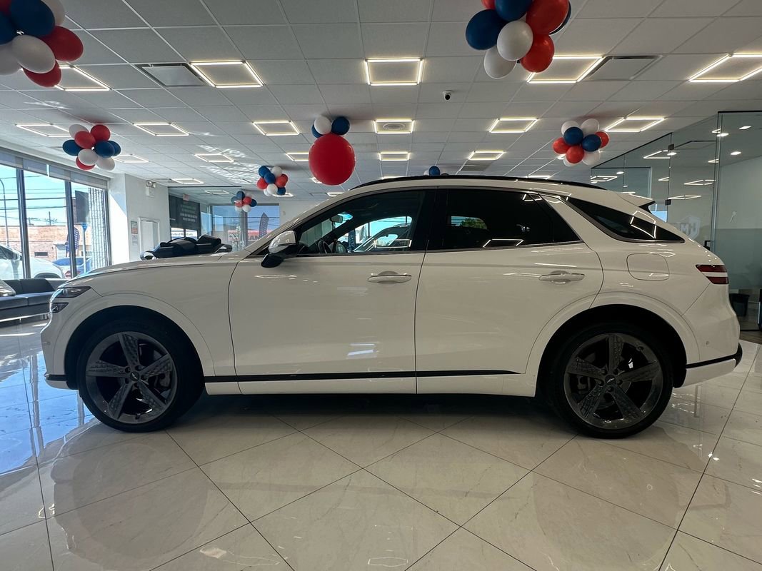 Used 2022 Genesis GV70 2.5T w/ Sport Prestige Package image 4