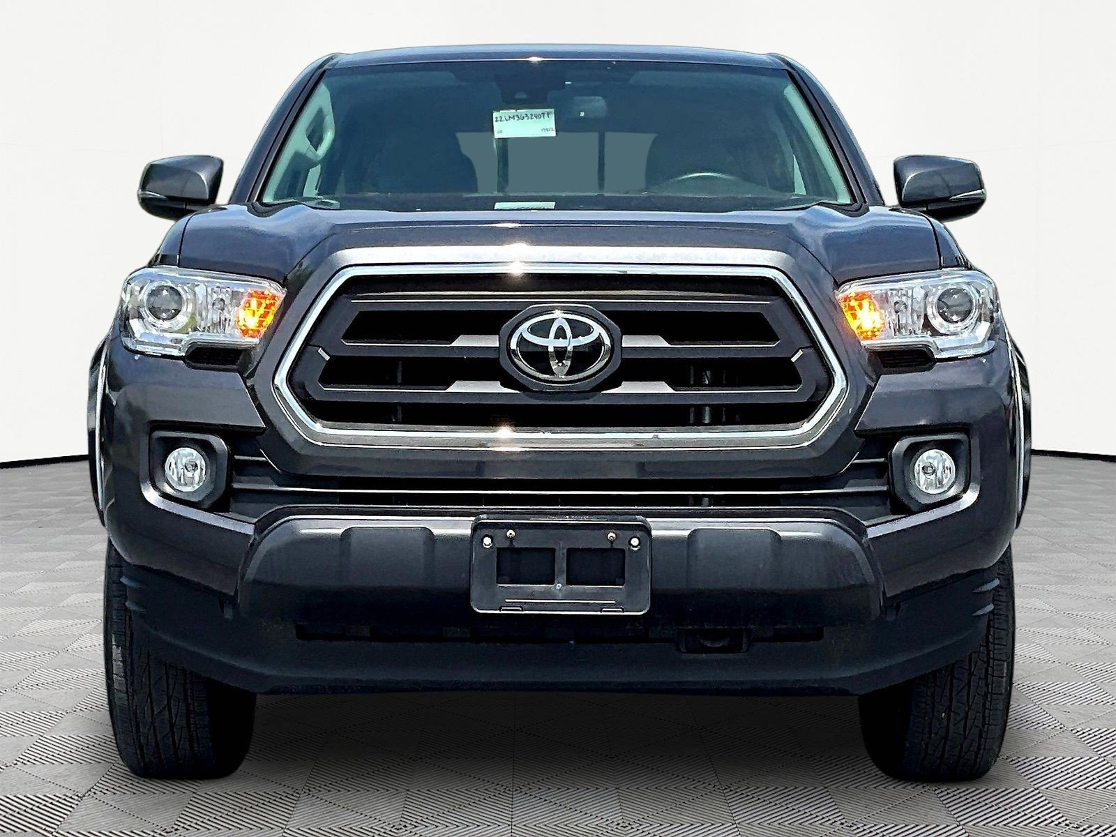 Used 2020 Toyota Tacoma SR5 w/ Technology Package AWD/4WD image 2