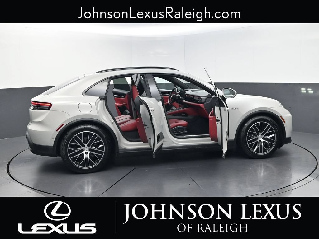 Used 2026 Porsche Macan 4 Electric AWD/4WD image 32