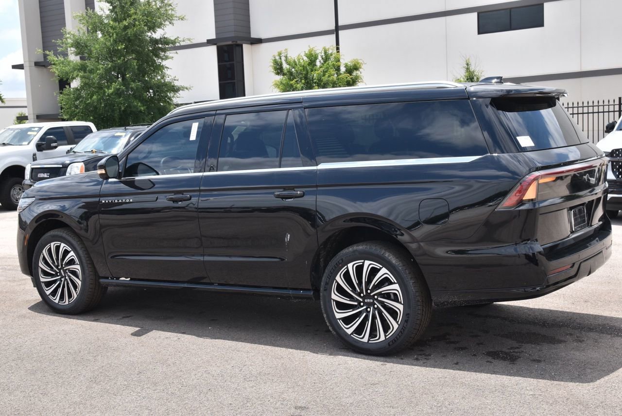 New 2026 Lincoln Navigator L Black Label AWD/4WD image 10