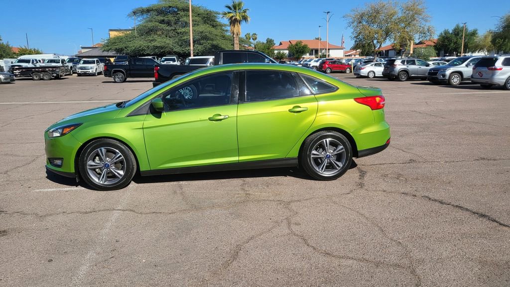 Used 2018 Ford Focus SE w/ SE Appearance Package image 5
