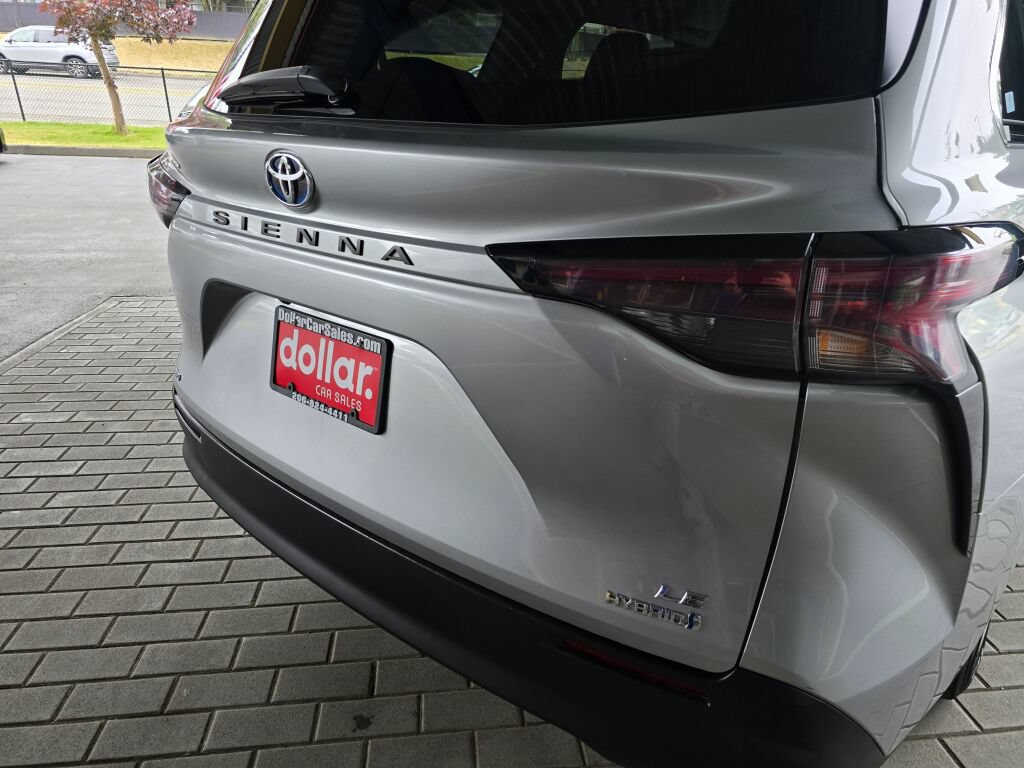 Used 2024 Toyota Sienna LE AWD/4WD image 15
