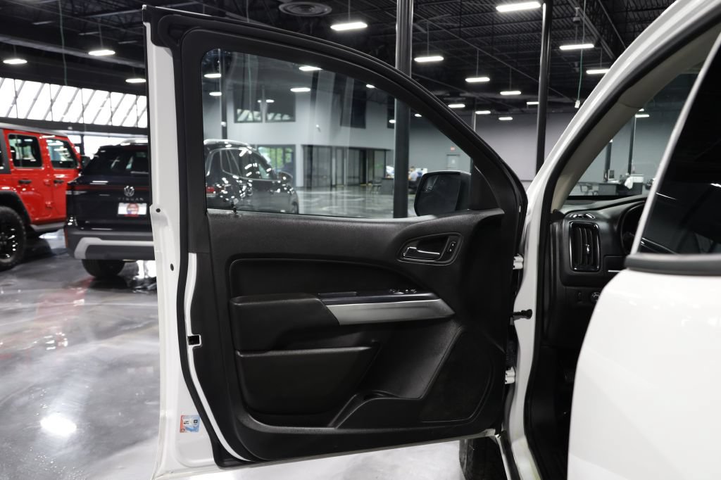 Used 2022 Chevrolet Colorado LT w/ Fleet Safety Package RWD image 10